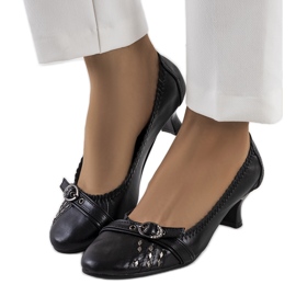 Schwarze Pumps mit Gummiband von Djoko