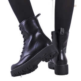 Schwarze Stiefel mit weißem Faden Rebeca