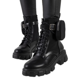 Schwarze Stiefel mit Beutel von Adamson