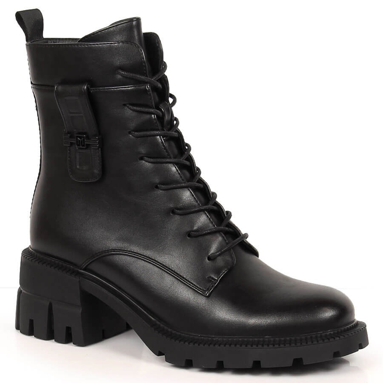 Schwarze warme Damenstiefel von Filippo an Pfosten und Plattform