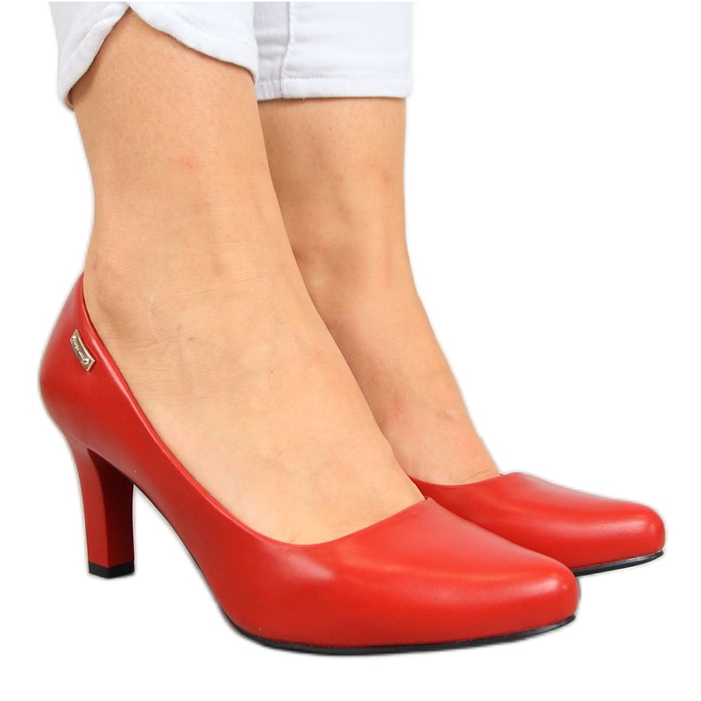 Pumps auf dem postroten Sergio Leone