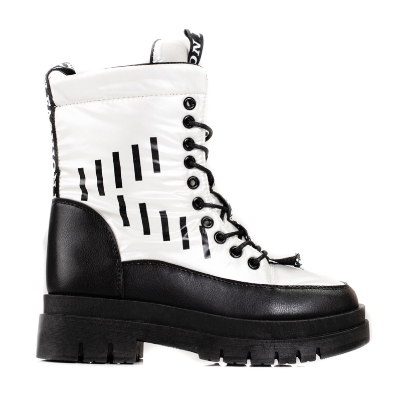 Isolierte Damentaschen auf der Vinceza-Plattform in Schwarz und Weiß