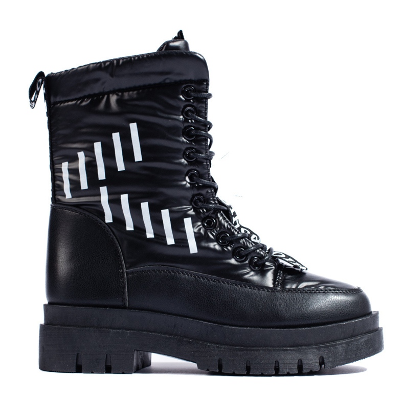 Isolierte Damentaschen auf der Vinceza-Plattform schwarz