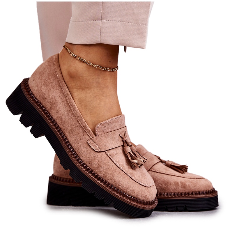 Vinceza Damenschuhe aus Wildleder auf einer beigefarbenen Unni-Plattform