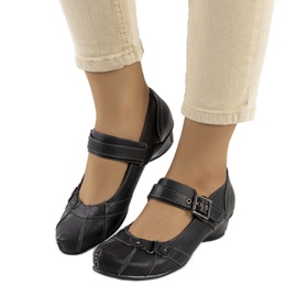 Schwarze Pumps mit Gomez-Gürtel