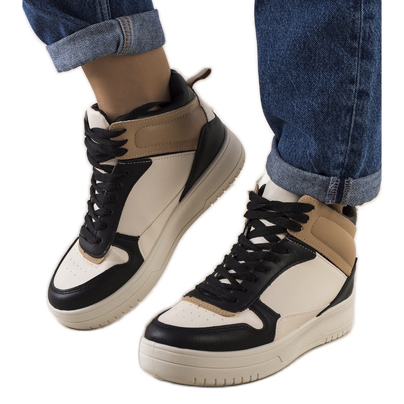 Schwarze Turnschuhe von Adite