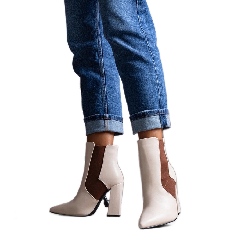 Beige Chelsea-Stiefel auf dem Hamilt-Posten