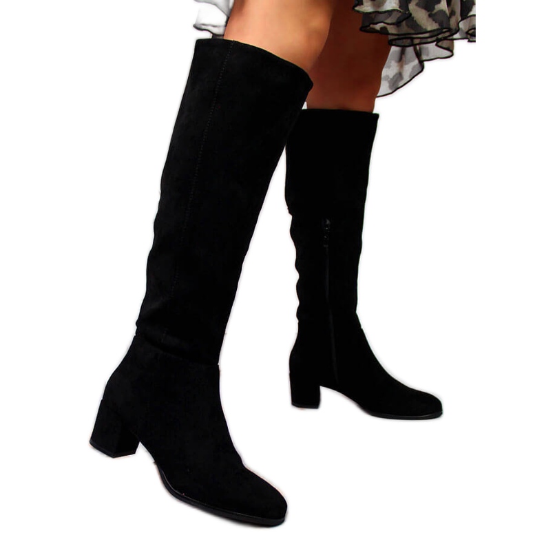 Schwarze Sergio Leone warme Damenstiefel auf der Post