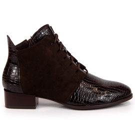 Damenstiefel isolierte braune Schlangenhaut Filippo