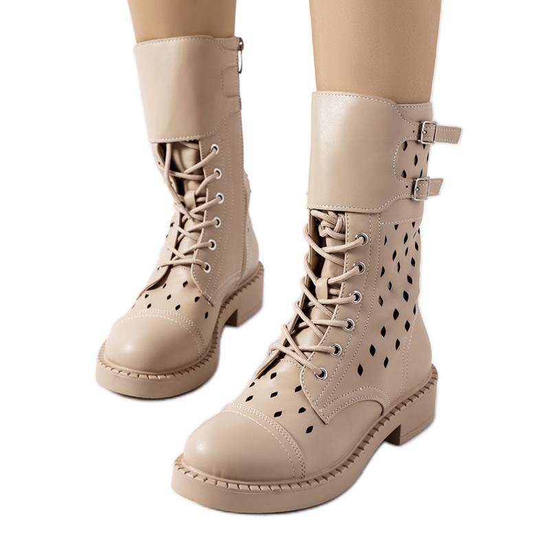 Beige durchbrochene Stiefel von Finlay