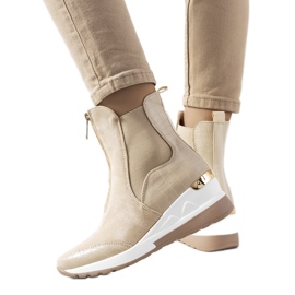 BM Beige Turnschuhe auf dem Triaca-Keil