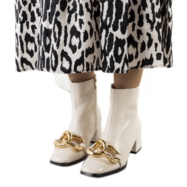 Beigefarbene Milanel-Stiefel aus Lackleder