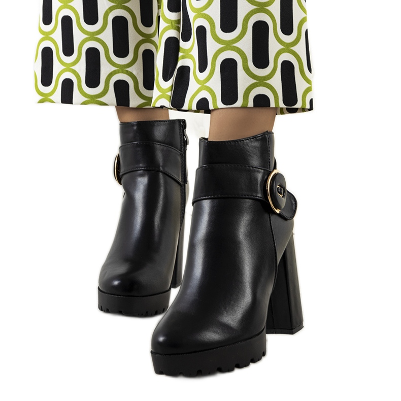 BM Schwarze Stiefel mit hohem Absatz von Aminat