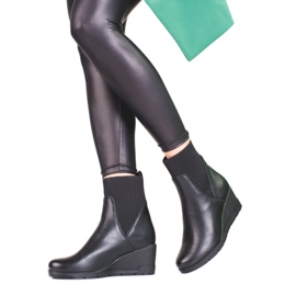 Slip-On-Stiefel auf dem Shelovet-Keil schwarz