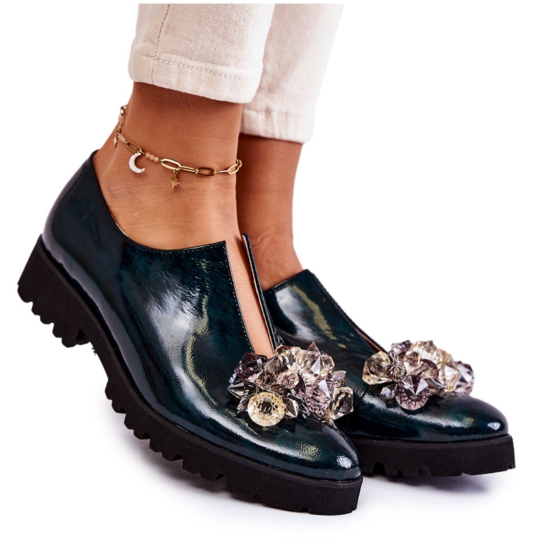 Elegante Lackschuhe mit dunkelgrüner Cindy-Dekoration