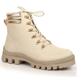 Frauenstiefel auf der Plattform Potocki isoliert Wol103b Beige