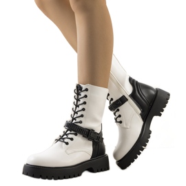 Livenzas weiße Taschen schwarz