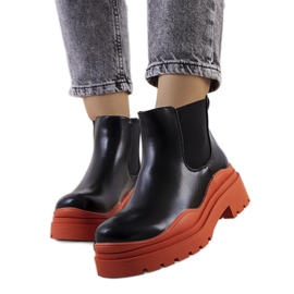 BM Schwarze Stiefeletten auf einem farbenfrohen Gaffney-Plateau