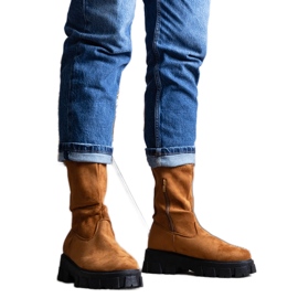 Braune Stiefeletten mit Plateau