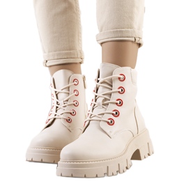 Beige niedrige Stiefel von Ursa