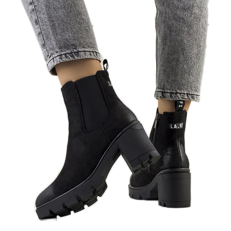 Schwarze Wildlederstiefel mit hohem Absatz von Svelte