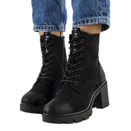 PA1 Chichig-Stiefel aus schwarzem Wildleder mit hohen Absätzen