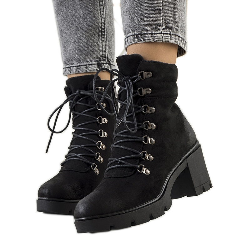 PA1 Schwarze Stiefel auf dem Langesko-Posten