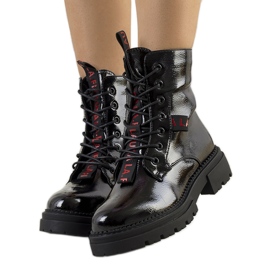 PA1 Schwarz lackierte Stiefel von Casies