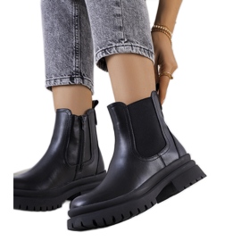 Schwarze Stiefeletten auf Alains Plattform