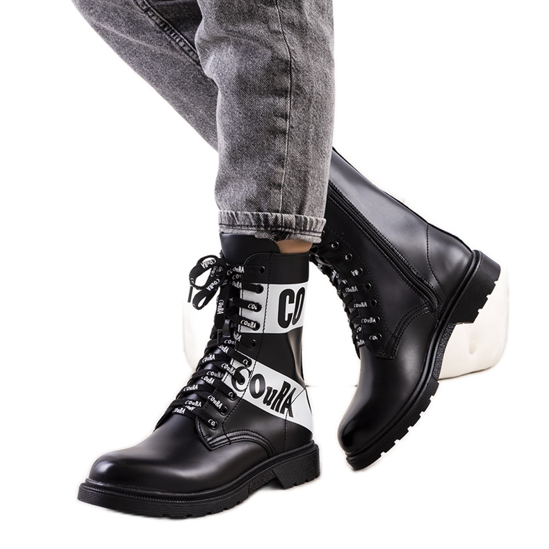 Schwarze Fallensteller, verziert mit Mota-Inschriften