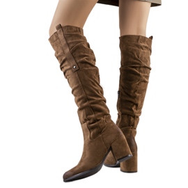 Braune Wildlederstiefel mit hohem Absatz von Neve