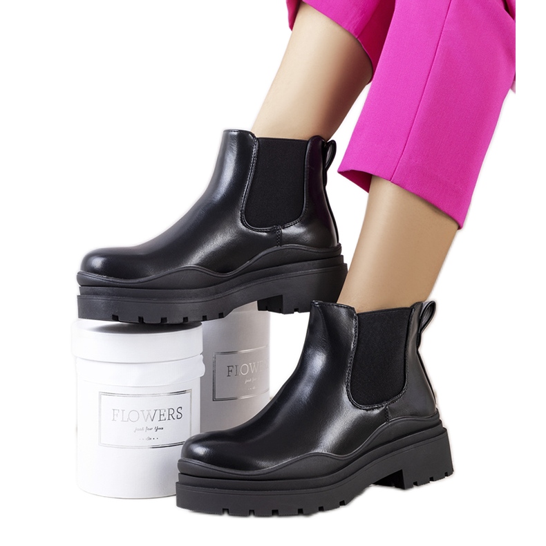 PA1 Schwarze Stiefel auf der Gaffney-Plattform