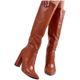 Modische Stiefel auf einer Stange Camel Constancy braun