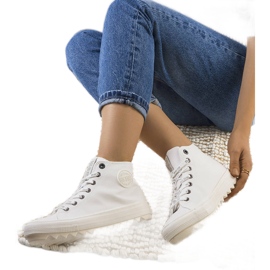 Weiß isolierte Turnschuhe Big Star GG274108