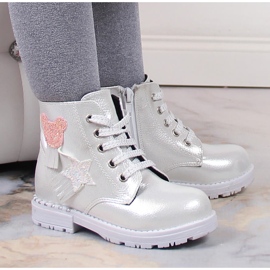 Glänzende silberne isolierte Potocki-Mädchenstiefel
