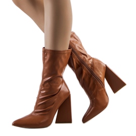 BM Braune Stiefel mit hohem Absatz von Denisa