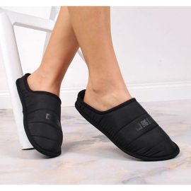 Isolierte Slipper von Big Star INT1773B schwarz