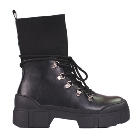 Arbeiterinnen auf der Shelovet-Plattform schwarz