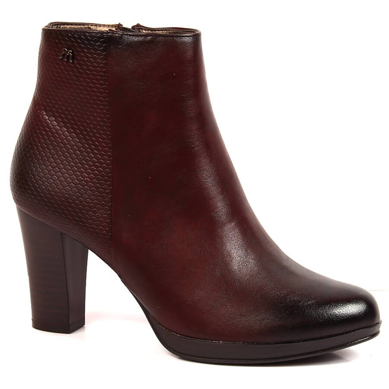 Kastanienbraune warme Damenstiefel auf der Post M. Daszyński rotwein