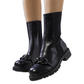 PA1 Schwarze Stiefel mit Tubre-Kette