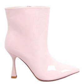 BM Stiefel lackiert auf einem Sylvia Beige Absatz