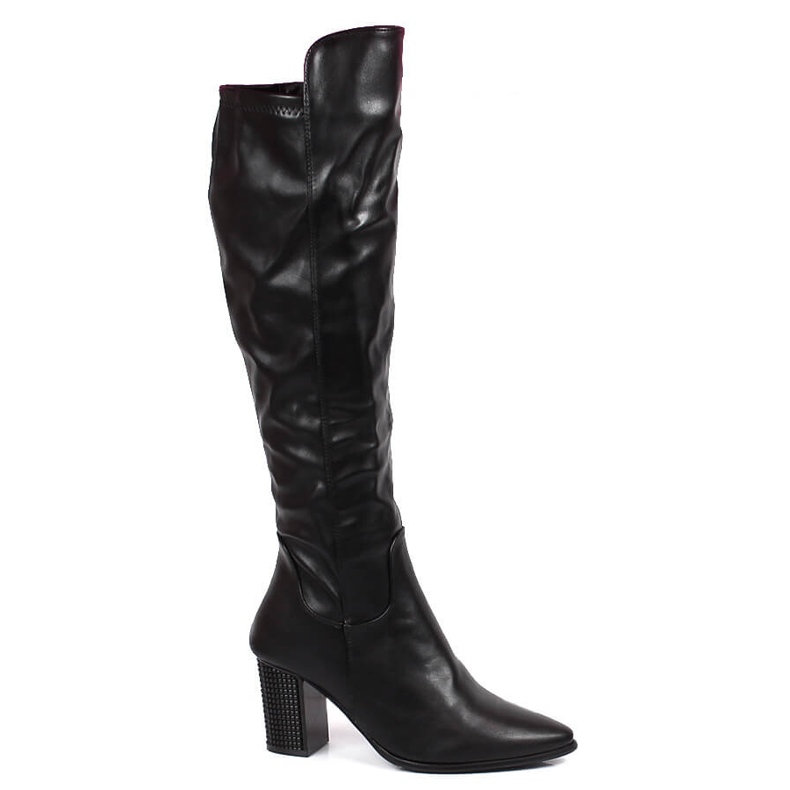 Schwarze warme Damenstiefel von Filippo an einem dekorativen Pfosten