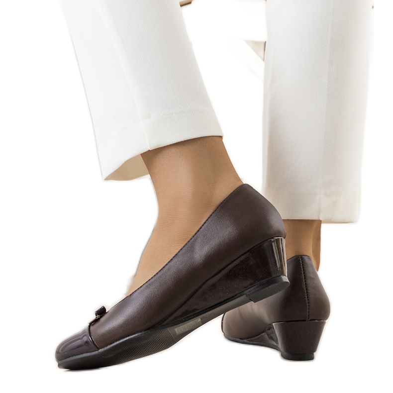 PA1 Braune Pumps auf dem Cavalcanti Wedge