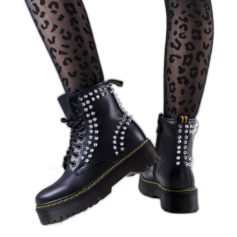 PA1 Schwarze Stiefel mit Castello-Nieten