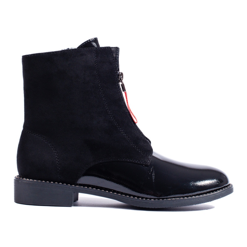 Klassische schwarze Stiefeletten mit flachen Absätzen