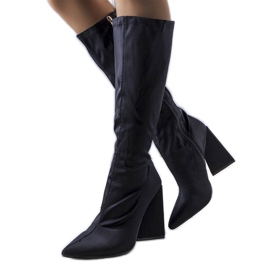 Schwarze Stiefel mit hohem Absatz von Nerina