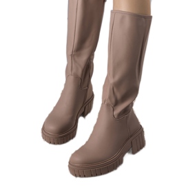 Braune, isolierte Stiefel von Salda beige