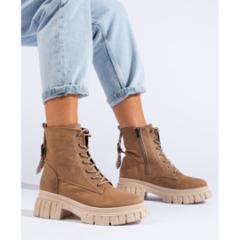 Damen-Wildlederstiefel auf der T.SOKOLSKI-Plattform beige braun