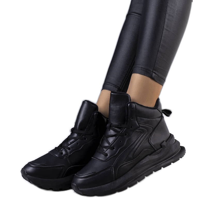 Schwarze isolierte Sneakers von Tasma