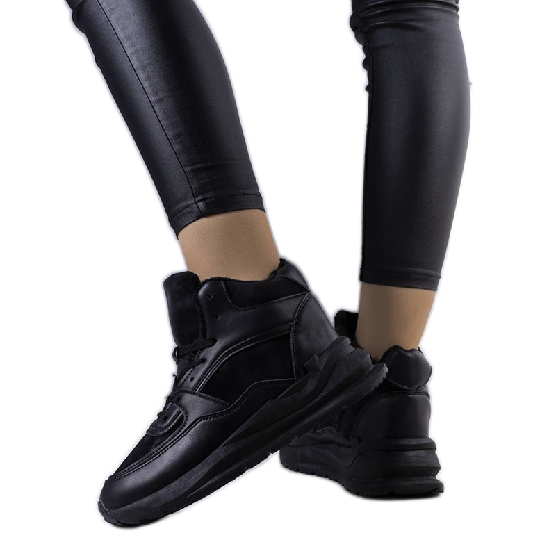 BM Schwarze isolierte Sneakers von Malvern